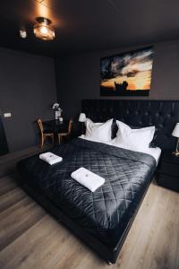Postel nebo postele na pokoji v ubytování Brim Hotel