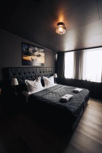 Postel nebo postele na pokoji v ubytování Brim Hotel