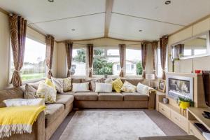 A seating area at 8 Berth Caravan At Orchards Haven In Clacton-on-sea, Essex Ref 15007o