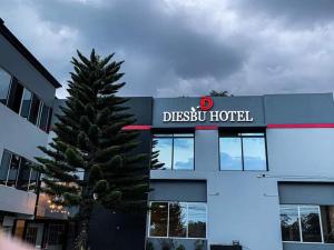 Budova, kde se hotel nachází + 19 fotografií