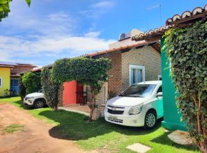 a white car parked in front of a house at Chalés Pipa Brasil in Pipa