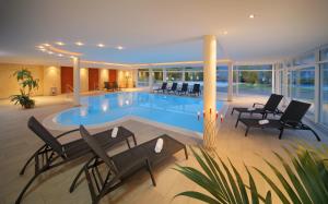 Bazén v ubytování Hotel Garni Herz nebo v jeho okolí