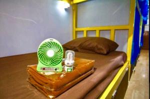 a fan sitting on top of a bed at VR hostel สะพานควาย in Bang Su