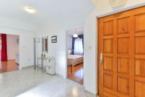 Posteľ alebo postele v izbe v ubytovaní Family friendly apartments with a swimming pool Zadar - 16336