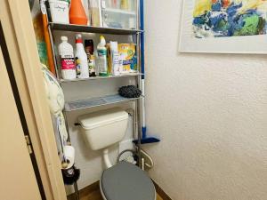 Zdjęcie z galerii obiektu Rez-de-jardin à Agde: 2 pièces cabine, 6 pers, plage et commerces à pied, parking privé - FR-1-723-100 w Cap d'Agde