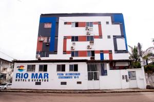 a building with a rio mar hotel exterior at Hotel e Restaurante Rio Mar in Valença +20 photos