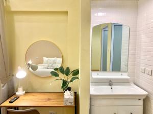 Bathroom sa The Nimman Hotel - SHA Plus