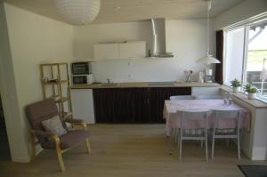 Kuchyň nebo kuchyňský kout v ubytování Henne Strand Ferie Accommodation