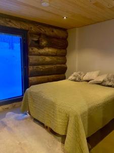 Кровать или кровати в номере Levi Ski IN Ski OUT Premium VillaWestWind B