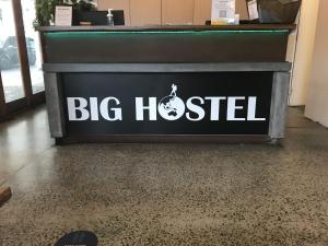 Certifikát, hodnocení, plakát nebo jiný dokument vystavený v ubytování Big Backpackers Hostel