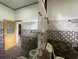 Koupelna v ubytování Sri Bhavan Ella + 37 fotografií