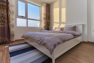 Posteľ alebo postele v izbe v ubytovaní Sapphire Residence 2411 Ha Long