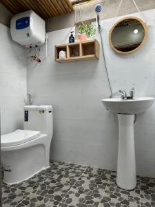 a bathroom with a toilet and a sink at Looc Homestay in Ha Giang
