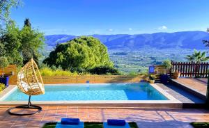 A general mountain view or a mountain view taken from A villát