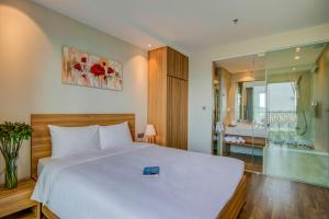 Postel nebo postele na pokoji v ubytování Moon Hotel and Apartment Da Nang