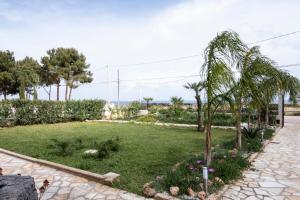 A garden outside Casa Enza di fronte la Tonnara