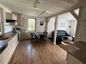 Køkken eller tekøkken på Ferienwohnungen im Landhaus