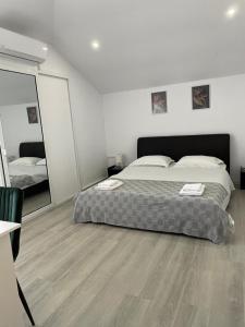 a bedroom with a bed and a large mirror at La Cer in Constanţa