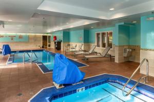 Bazén v ubytování SpringHill Suites Anchorage Midtown nebo v jeho okolí