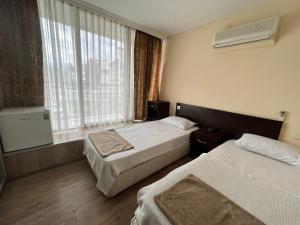Postel nebo postele na pokoji v ubytování Romeo Beach Hotel