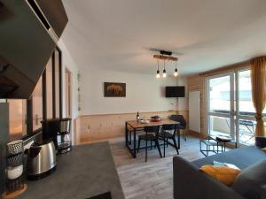 Televízia a/alebo spoločenská miestnosť v ubytovaní Villard je t'aime - Résidence Les Tennis - 2 Appartements 2 pièces 5 p et 6 p
