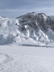 RESIDENCE LE BORSAT SUR PISTE STUDIO CABINE BALCON 64 chemin du Borsat TIGNES VAL CLARET v zime + 4 fotografie