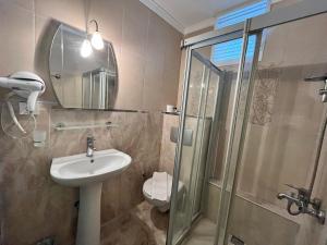 Koupelna v ubytování Romeo Beach Hotel