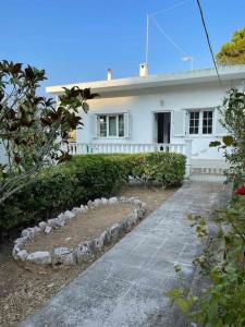 Gallery image of Seaside chalet in Dhaskalión