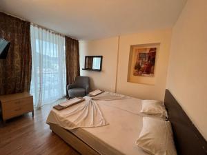 Postel nebo postele na pokoji v ubytování Romeo Beach Hotel