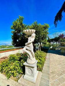 a statue of a woman holding an umbrella at B&B Villa Ciccone in Villamagna