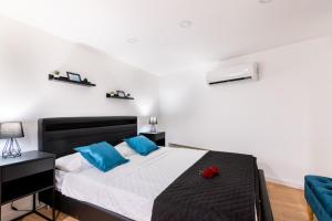 Posteľ alebo postele v izbe v ubytovaní Principe di villafranca Suite