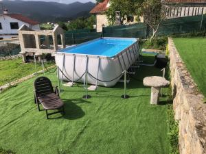 Bazén v ubytovaní ATALAYA RIAS BAIXAS alebo v jeho blízkosti