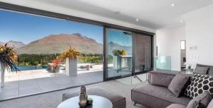 En generel udsigt til bjerge eller udsigt til bjerge taget fra feriehuset