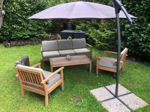 Garður fyrir utan Appartement Brettljause Ferienhaus Fuenf Sinne