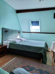 a bedroom with a bed and a window at la ferme des bigornes in Châtillon-sur-Indre