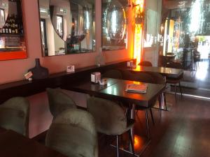 Reštaurácia alebo iné gastronomické zariadenie v ubytovaní HOTEL DEL CORSO