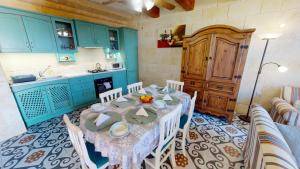 Kuchyň nebo kuchyňský kout v ubytování Qala Bed&Breakfast with swimming pool - IL-Wenniessa