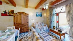 Posezení v ubytování Qala Bed&Breakfast with swimming pool - IL-Wenniessa