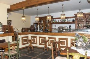 The lounge or bar area at San Marsial Benasque Apart Hotel