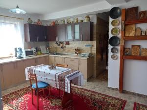 a kitchen with a table with two chairs and a tableablish at David House in Bicaz