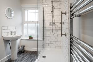 a bathroom with a shower and a sink at Wrea Cottage, 2 Bedrooms WiFi & Parking near Ribby Hall in Wrea Green +21 photos