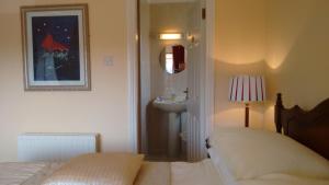 Voodi või voodid majutusasutuse Corrib View Guesthouse h91rr72 toas