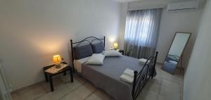 Posteľ alebo postele v izbe v ubytovaní Ailamakis Apartements