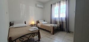 Posteľ alebo postele v izbe v ubytovaní Ailamakis Apartements