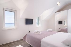 Postel nebo postele na pokoji v ubytování Apartman Mala plaža 2