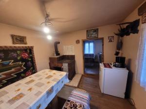 a small room with a table and a refrigerator at Casa tradițională Bilbor in Bilbor
