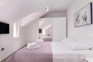Postel nebo postele na pokoji v ubytování Apartman Mala plaža 2