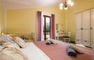 A bed or beds in a room at 3 Bedroom Stunning Home In Krnica