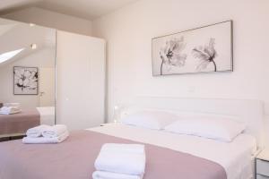 Postel nebo postele na pokoji v ubytování Apartman Mala plaža 2