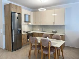 Nhà bếp/bếp nhỏ tại Peak Apartment Modern Durres City Centre #2